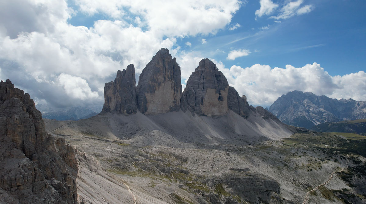 Vue drone des Tre Cime di Lavaredo, Dolomites
